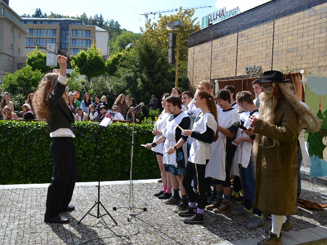 Luhačovičtí studenti slavili majáles Luhačovičtí studenti slavili majáles