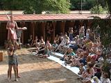 VIDEO: Představení Plovárna nadchlo akrobacií i žonglováním VIDEO: Představení Plovárna nadchlo akrobacií i žonglováním