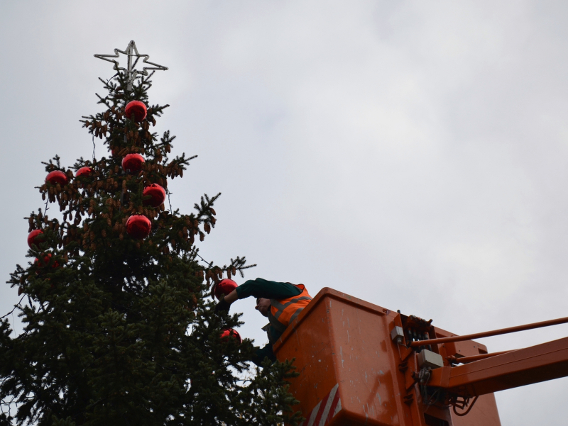 Advent se pomalu blíží, luhačovický vánoční strom už se zdobí Advent se pomalu blíží, luhačovický vánoční strom už se zdobí