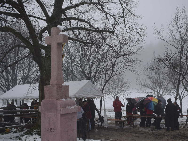 Lidi z Luhačovicka neodradilo deštivé počasí a sešli se na tradičním silvestrovském setkání Lidi z Luhačovicka neodradilo deštivé počasí a sešli se na tradičním silvestrovském setkání