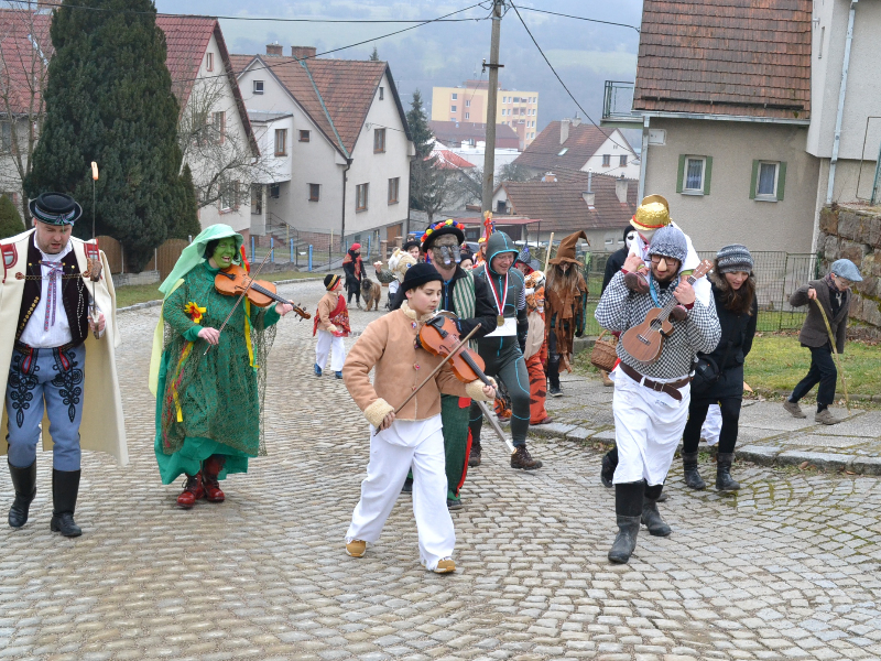 Lidé se budou veselit při fašanku a šibřinkách, v sokolovně pak pochovají basu Lidé se budou veselit při fašanku a šibřinkách, v sokolovně pak pochovají basu