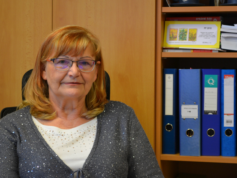 „Razítek? Těch jsem tu dala statisíce,“ říká po čtvrtstoletí na radnici končící vedoucí správního odboru „Razítek? Těch jsem tu dala statisíce,“ říká po čtvrtstoletí na radnici končící vedoucí správního odboru