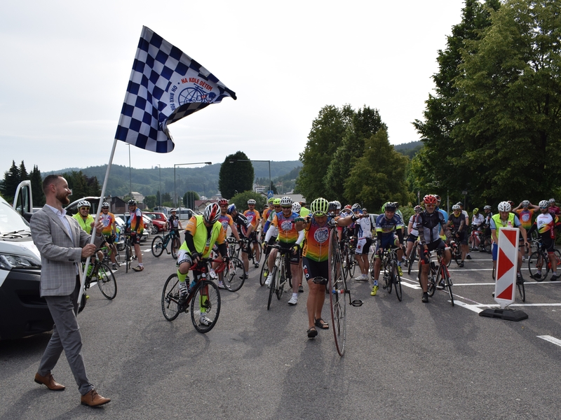Z Luhačovic odstartovala etapa dobročinné cyklotour Na kole Dětem Z Luhačovic odstartovala etapa dobročinné cyklotour Na kole Dětem
