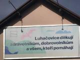 Všem, kdo pomáhají, děkují Luhačovice také billboardem Všem, kdo pomáhají, děkují Luhačovice také billboardem