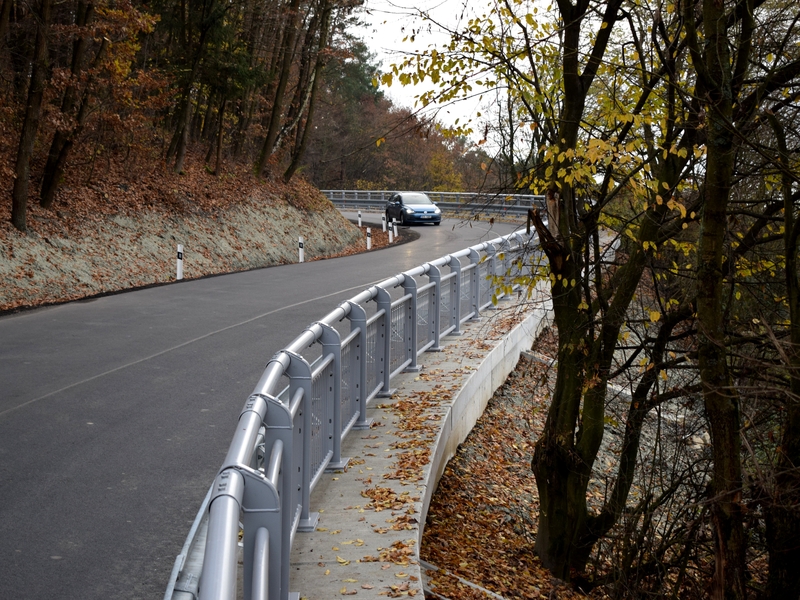 Silnice mezi Řetechovem a Ludkovicemi po rekonstrukci opět slouží řidičům Silnice mezi Řetechovem a Ludkovicemi po rekonstrukci opět slouží řidičům