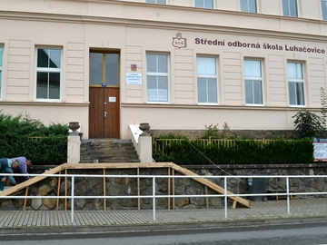 Střední škola učí distančně, tak nepřítomnosti studentů využila k opravám Střední škola učí distančně, tak nepřítomnosti studentů využila k opravám
