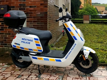 Městská policie Luhačovice má nový elektroskútr Městská policie Luhačovice má nový elektroskútr