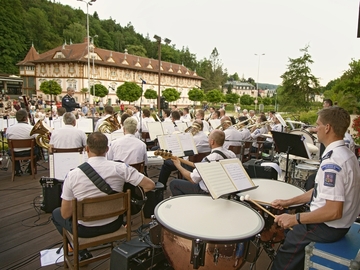 Lidé si vychutnali kolonádní koncert Hudby Hradní stráže a Policie ČR Lidé si vychutnali kolonádní koncert Hudby Hradní stráže a Policie ČR