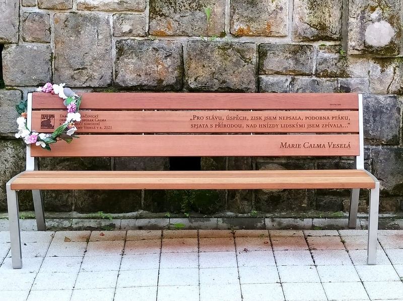 Lavička Marie Calmy Veselé Lavička Marie Calmy Veselé