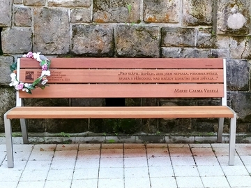 Lavička Marie Calmy Veselé Lavička Marie Calmy Veselé