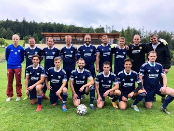 Fotbalisté FK Luhačovice mají nové dresy Fotbalisté FK Luhačovice mají nové dresy