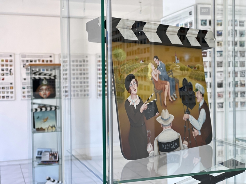 Ohlédnutí do historie projektu Salon filmových klapek nabízí Galerie Elektra 