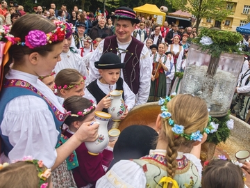 Festival Otevírání pramenů zahájil lázeňskou sezonu Festival Otevírání pramenů zahájil lázeňskou sezonu