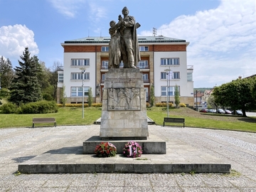 Už 77 let svobody. Luhačovice vzdaly hold hrdinům i padlým Už 77 let svobody. Luhačovice vzdaly hold hrdinům i padlým