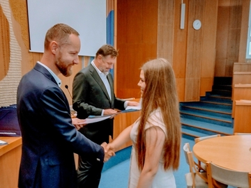Starosta ocenil nejúspěšnější žáky ZŠ Luhačovice Starosta ocenil nejúspěšnější žáky ZŠ Luhačovice