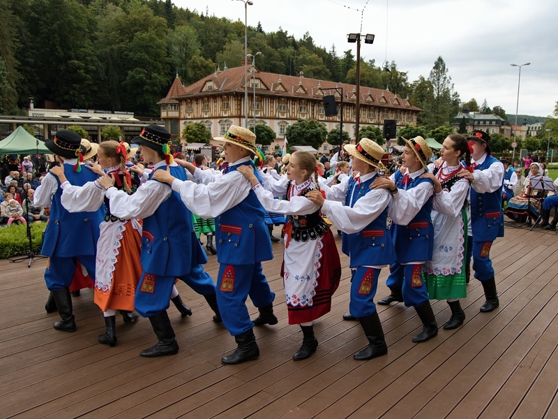 Víkend v Luhačovicích: Festival Písní a tancem, vyhlášení výsledků Vesnice roku 2022