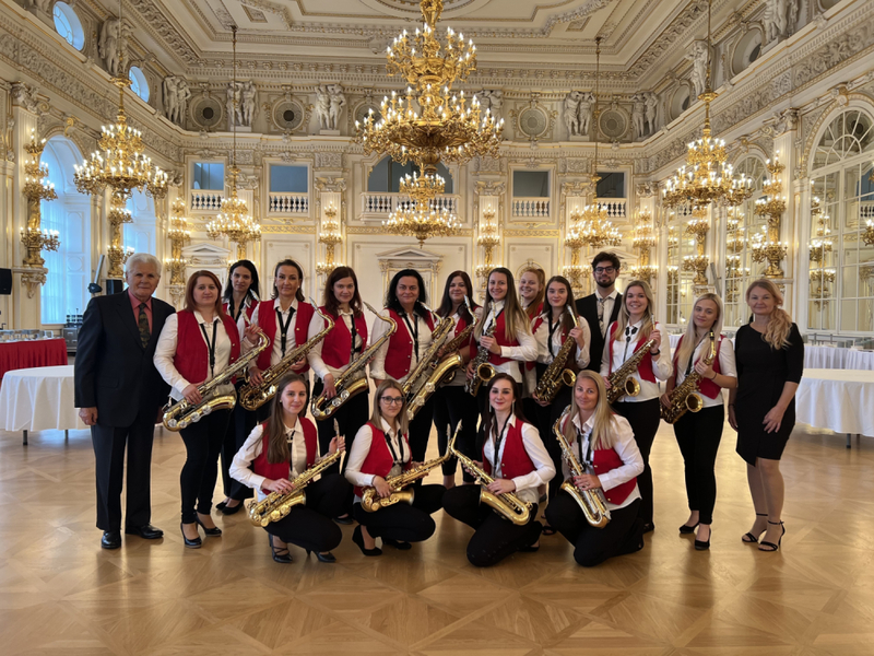 Luhačovický Dívčí saxofonový orchestr opět koncertoval na Pražském hradě