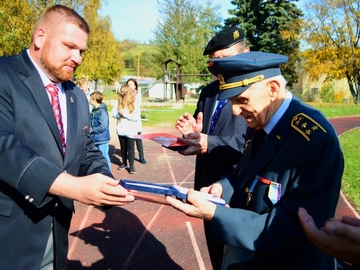 Nad Luhačovicemi ve středu proletěly dva letouny JAS 39 Gripen na počest plk. Ing. Josefa Macka Nad Luhačovicemi ve středu proletěly dva letouny JAS 39 Gripen na počest plk. Ing. Josefa Macka