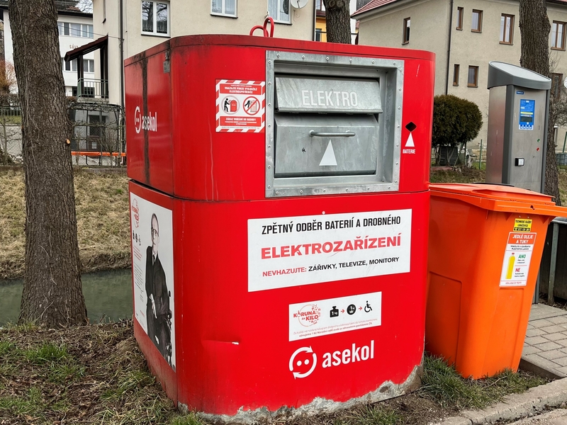 Obyvatelé Luhačovic loni odevzdali přes 36 tisíc kg nepotřebného elektrozařízení Obyvatelé Luhačovic loni odevzdali přes 36 tisíc kg nepotřebného elektrozařízení