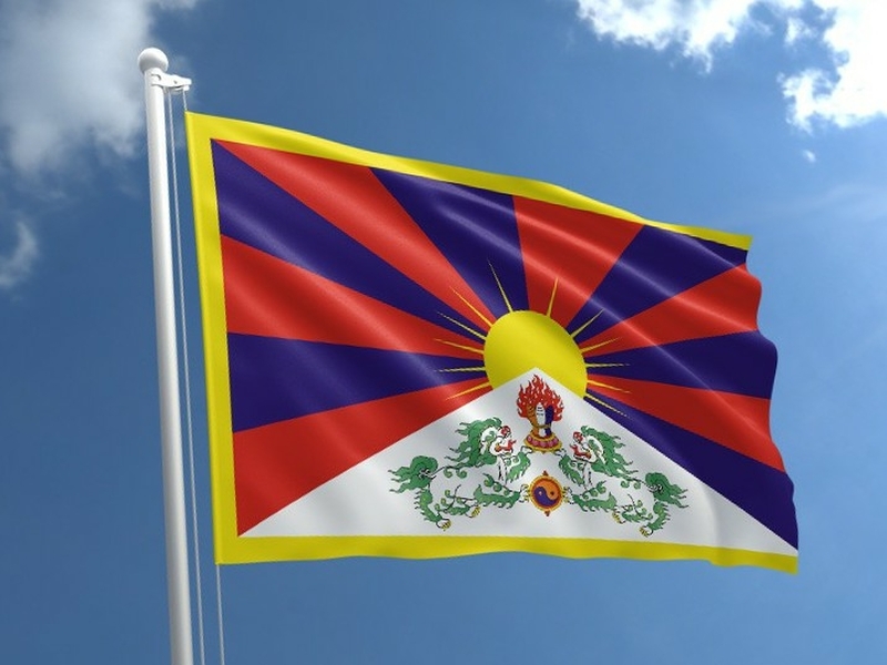 Již několikátým rokem zavlaje na luhačovické radnici vlajka Tibetu 