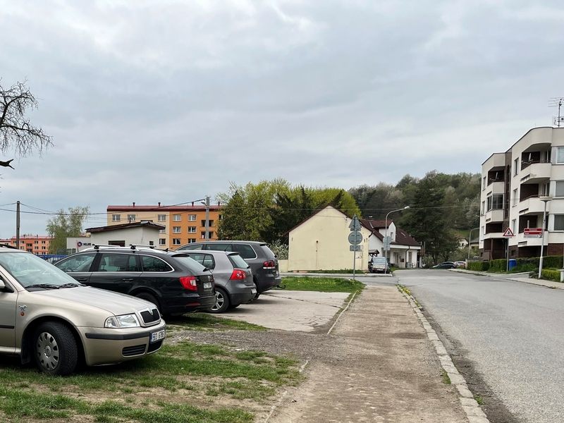 Ulice Družstevní bude mít nové parkoviště a chodníky Ulice Družstevní bude mít nové parkoviště a chodníky