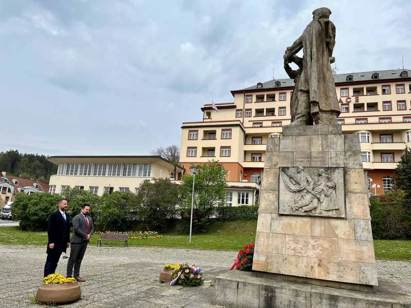 78 let od osvobození Luhačovic, město vzdalo hold hrdinům i padlým 78 let od osvobození Luhačovic, město vzdalo hold hrdinům i padlým