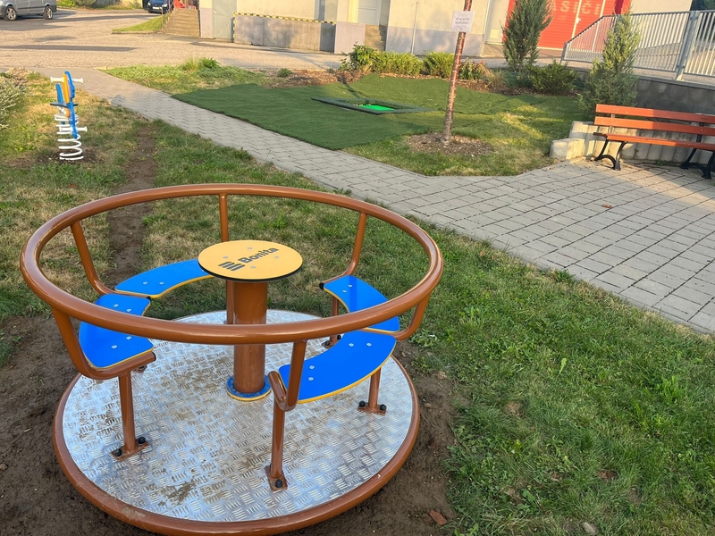 Město renovuje dětská hřiště, nové vzniklo v Řetechově Město renovuje dětská hřiště, nové vzniklo v Řetechově
