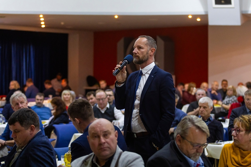 Starostové měst a obcí včetně Luhačovic a Bojkovic protestují proti plánovaným změnám financování nepedagogických pracovníků ve školství Starostové měst a obcí včetně Luhačovic a Bojkovic protestují proti plánovaným změnám financování nepedagogických pracovníků ve školství