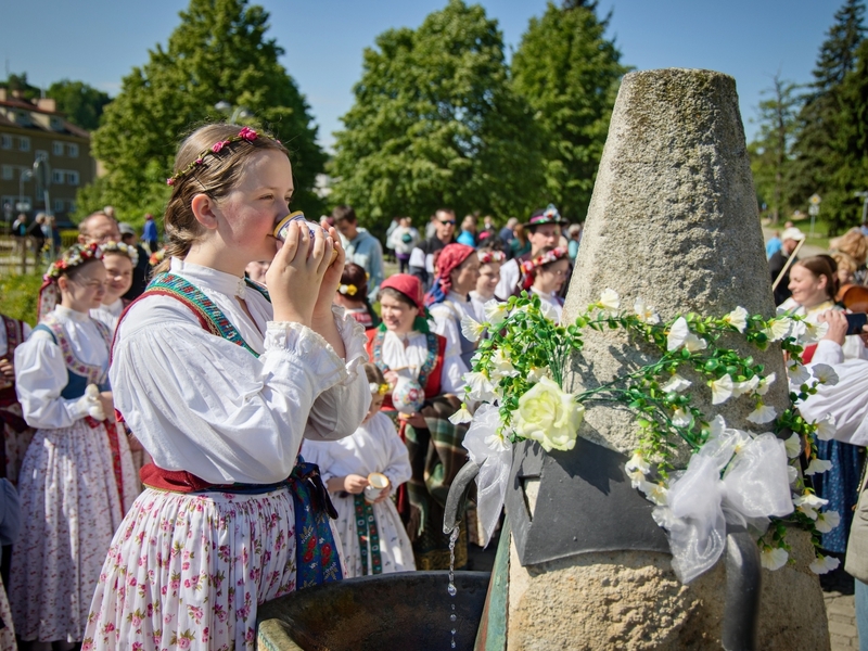 Otevírání pramenů přilákalo více než 20 tisíc jedinečných návštěvníků Otevírání pramenů přilákalo více než 20 tisíc jedinečných návštěvníků