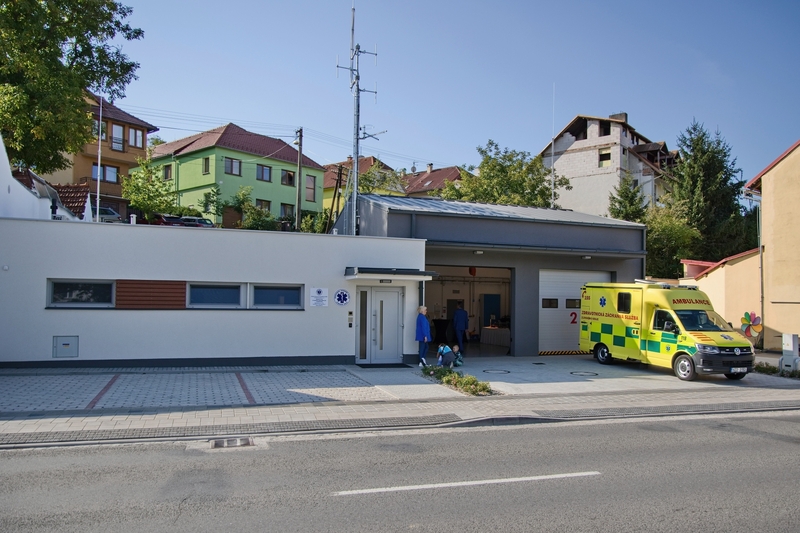 Zlínský kraj otevřel novou výjezdovou základnu záchranné služby v Luhačovicích Zlínský kraj otevřel novou výjezdovou základnu záchranné služby v Luhačovicích