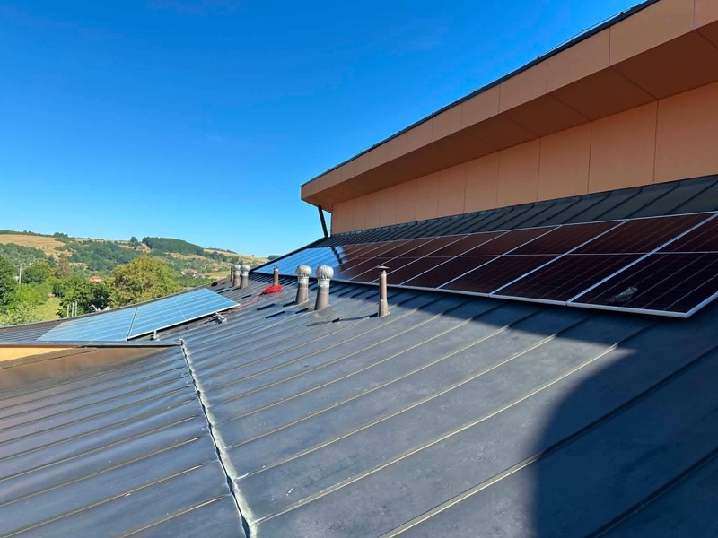 Město Luhačovice zahájilo instalaci fotovoltaiky na městských budovách Město Luhačovice zahájilo instalaci fotovoltaiky na městských budovách
